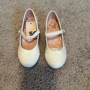 Girls white dress shoes